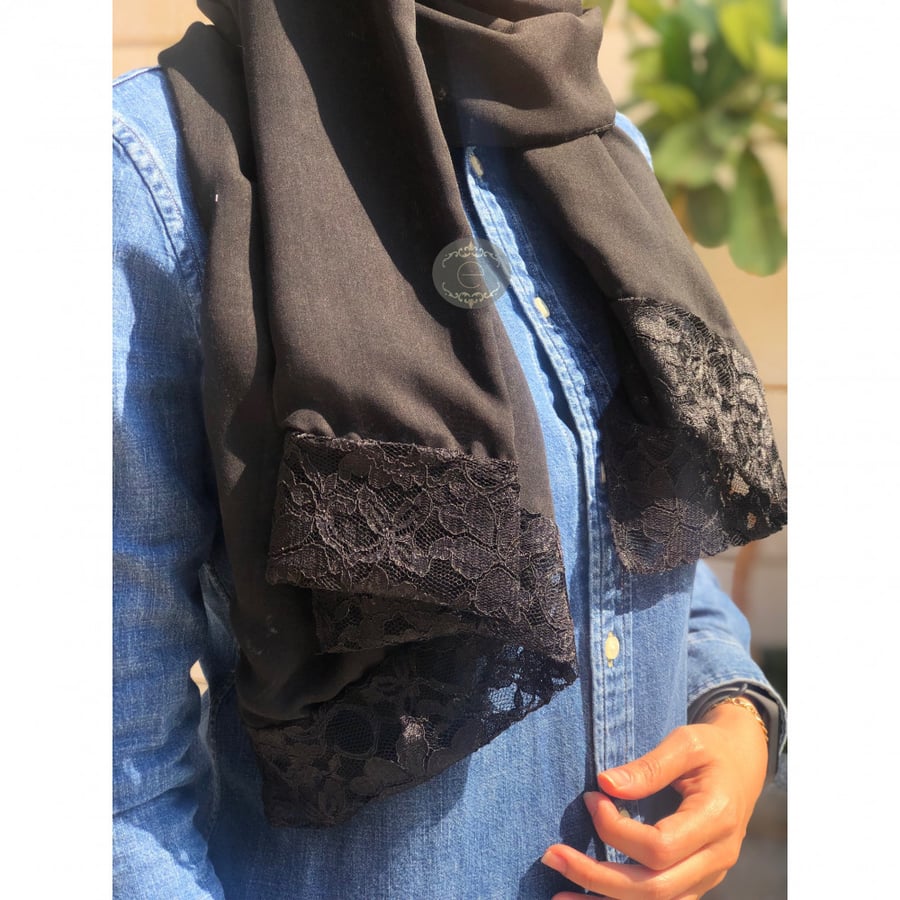 طرحة بوال اسود مع دانتيل من الطرفين
