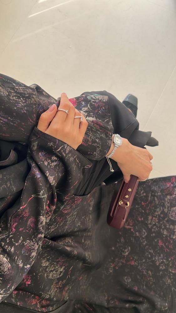 Abaya (Reema) is available in two colors