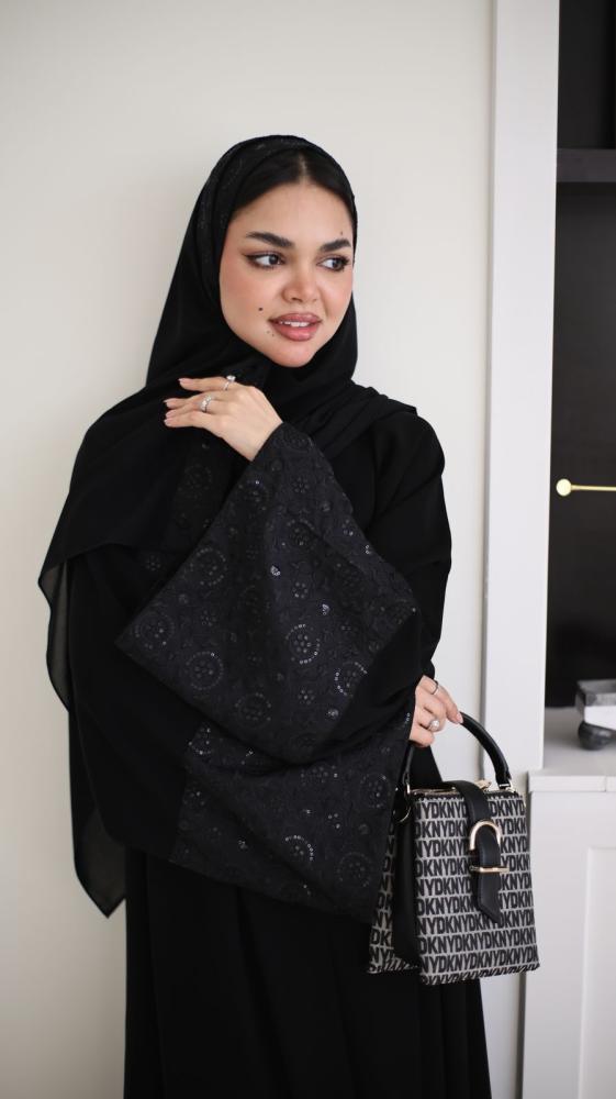 عباية ( اسماء اسود ) ملكي مع تدخيلات شك وتطريز