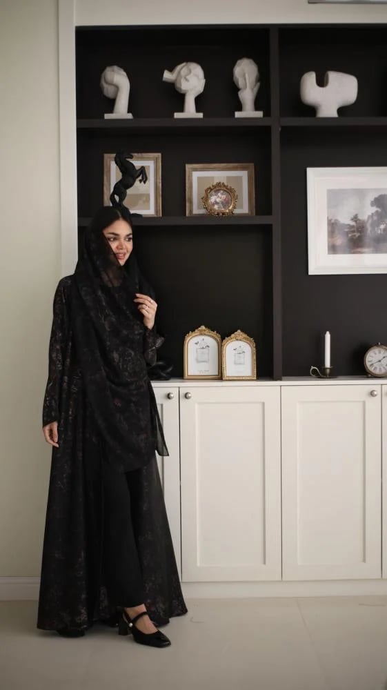 Abaya (Reema) is available in two colors