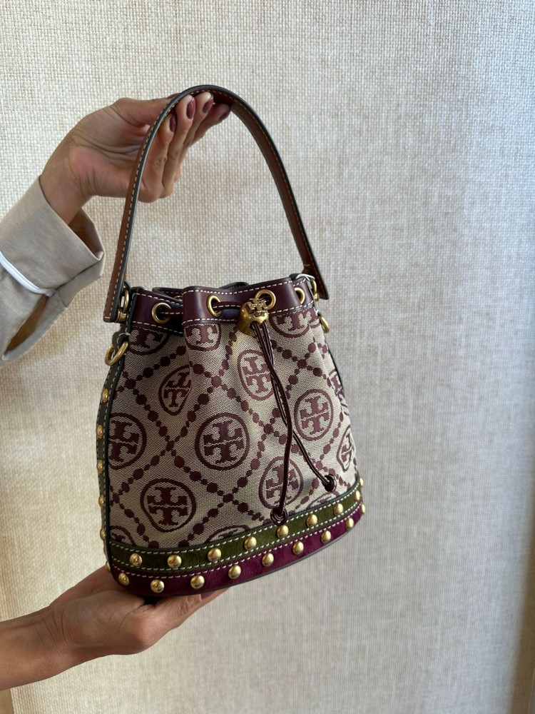توري برتش | T MONOGRAM JACQUARD STUDDED SMALL BUCKET BAG