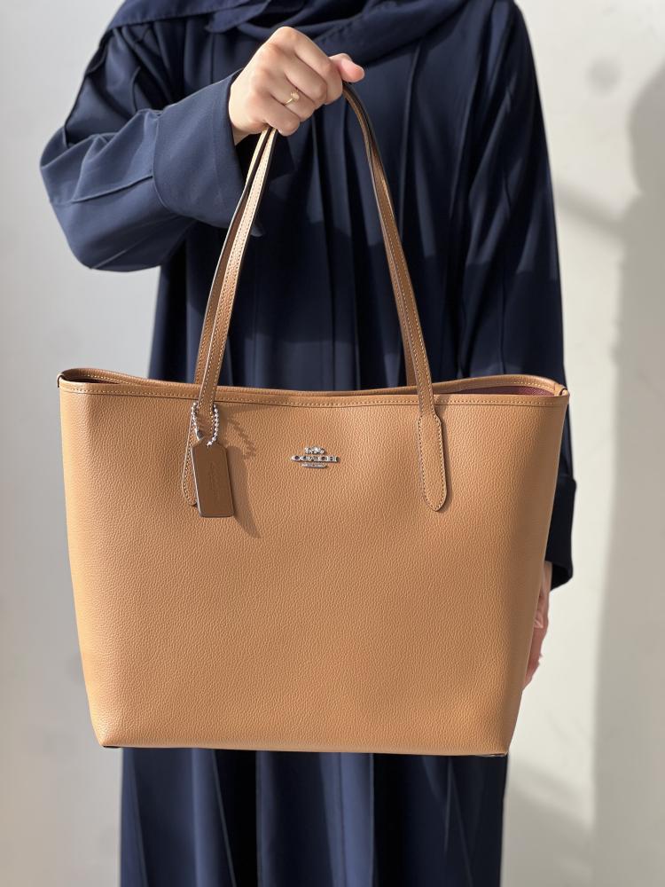 كوتش | City Tote Bag