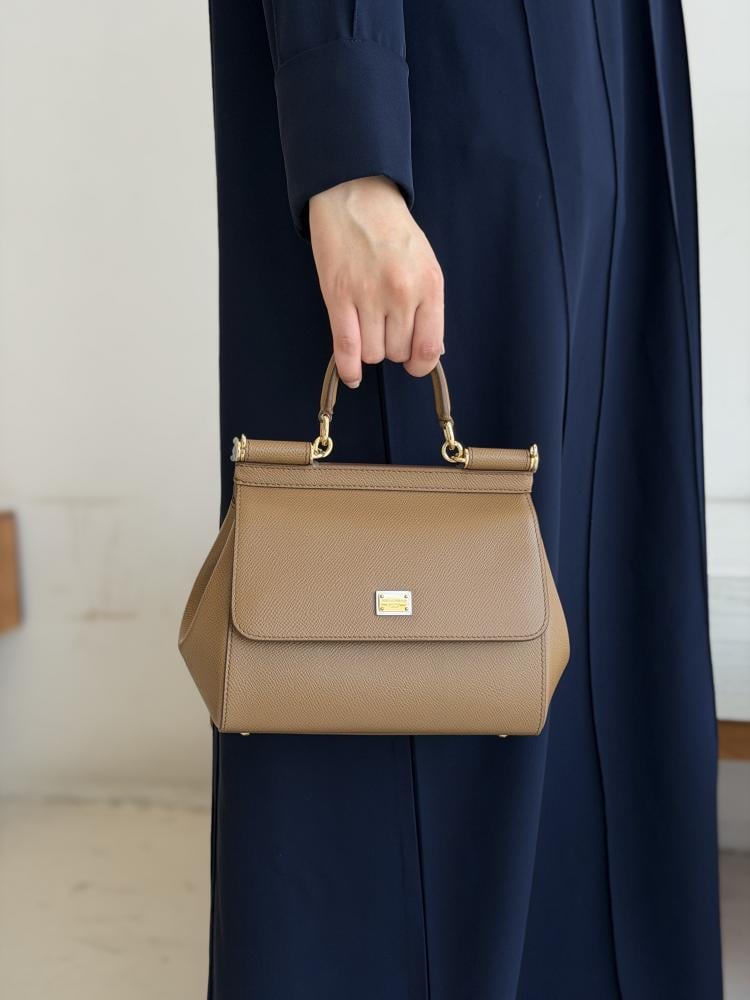 دولتشي اند قابانا | Small Sicily bag in dauphine calfskin