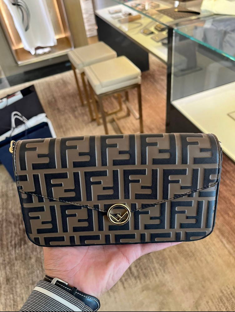 فندي | Wallet On Chain With Pouches