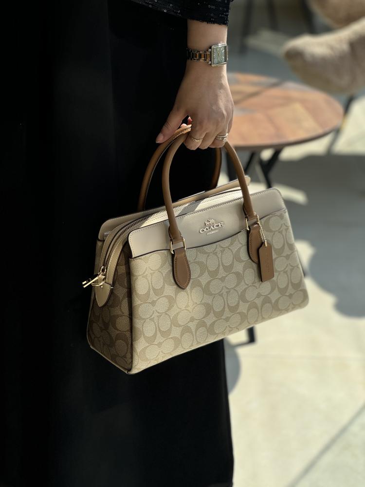 كوتش |  Darcie Carryall In Signature Canvas