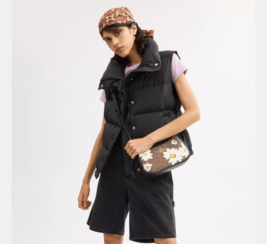 كوتش | Teri Shoulder Bag In Signature Canvas