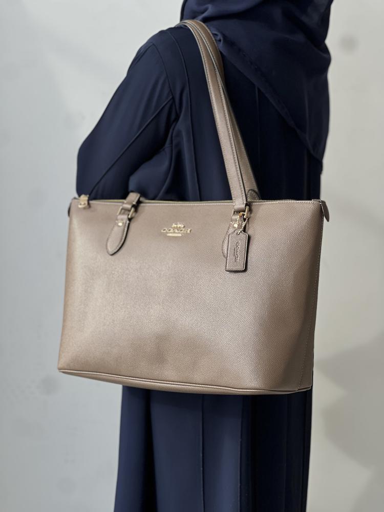 كوتش | Gallery Tote In Signature Canvas