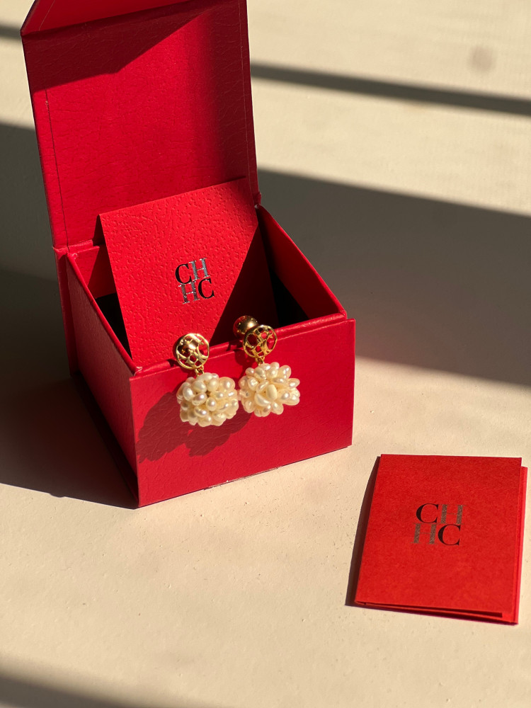 كارولينا هيريرا | ‏ALLURE DROP EARRINGS