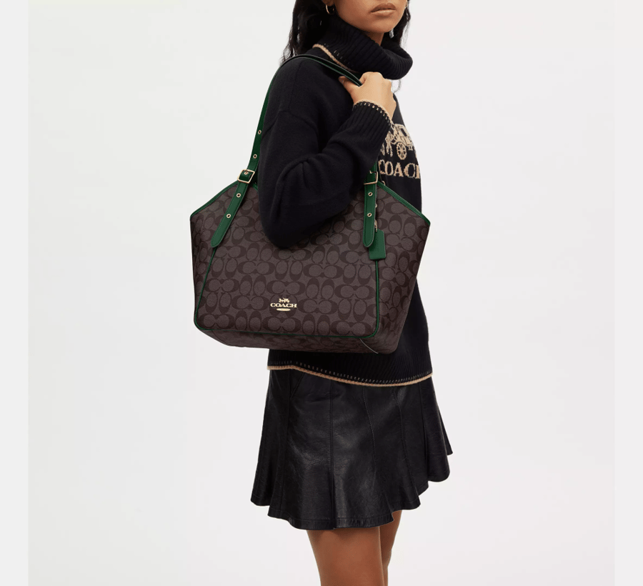 كوتش |  Meadow Shoulder Bag In Signature Canvas