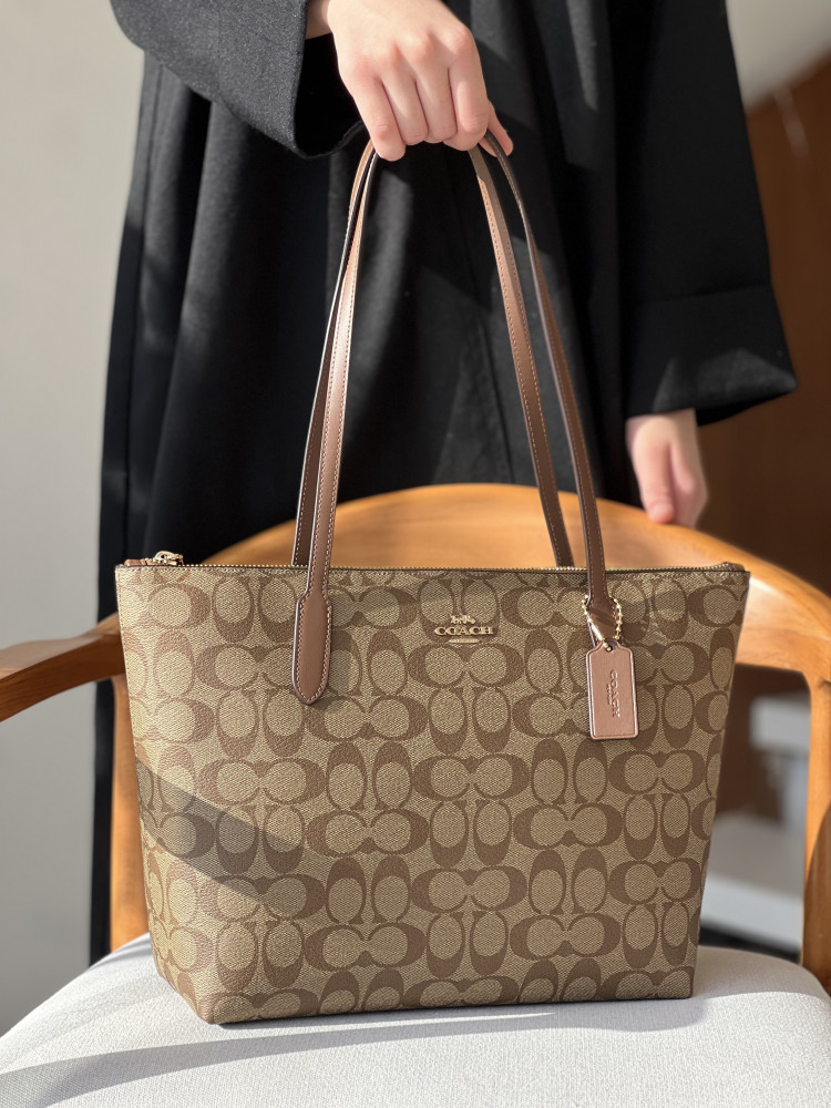 كوتش | Gallery Tote In Signature Canvas
