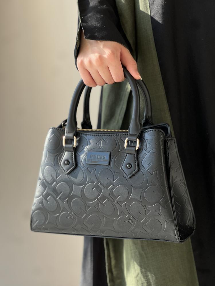 قيس | Corapeake Logo Satchel GUESS