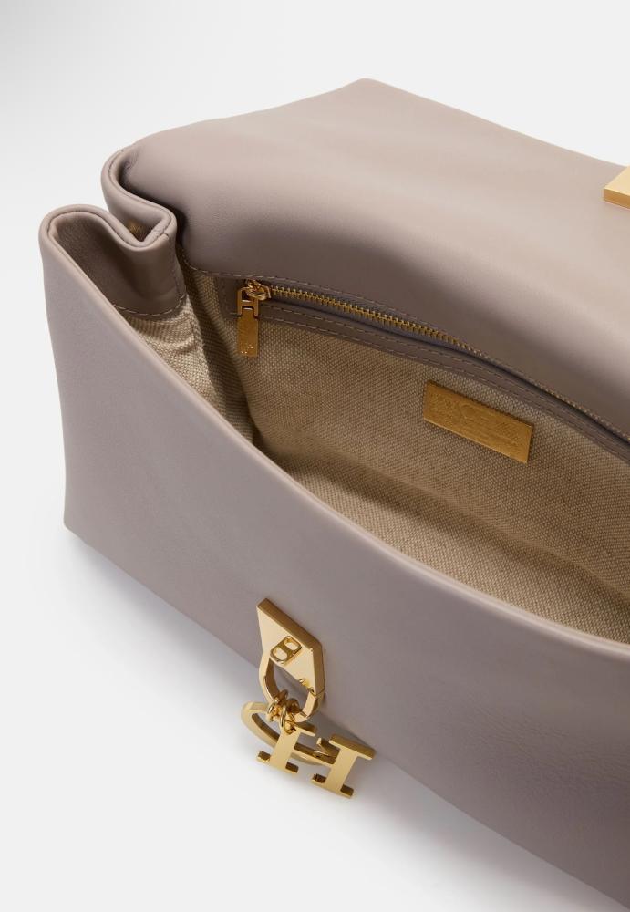 كارولينا هيريرا | CAMELOT | MEDIUM SHOULDER BAG