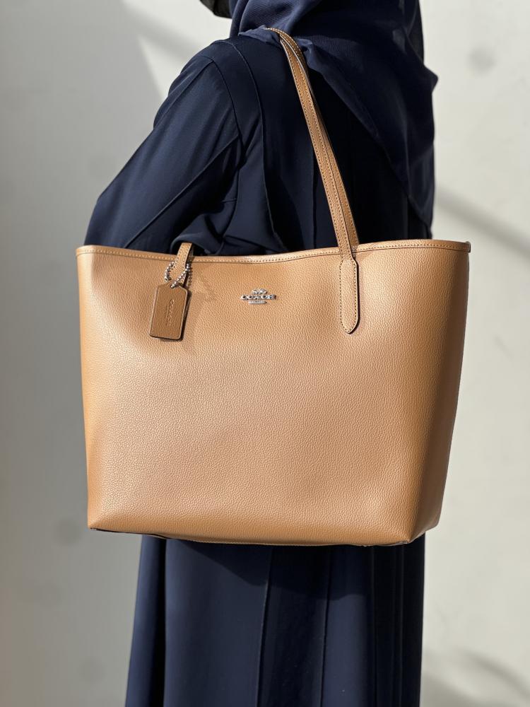كوتش | City Tote Bag