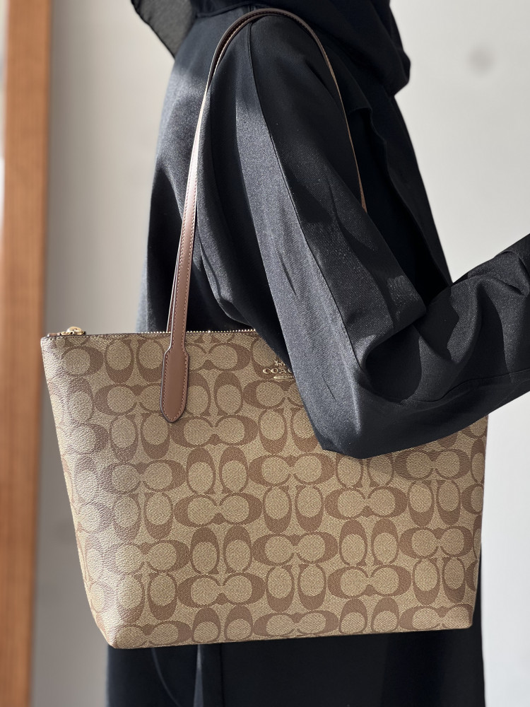 كوتش | Gallery Tote In Signature Canvas