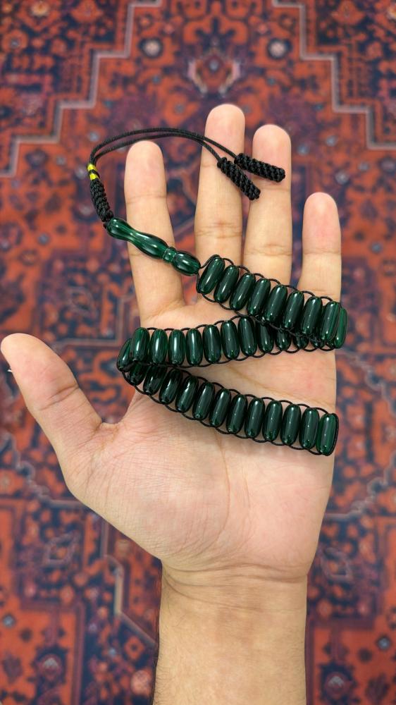 يوناني زيتي وسط بخيط اسود - كركوش