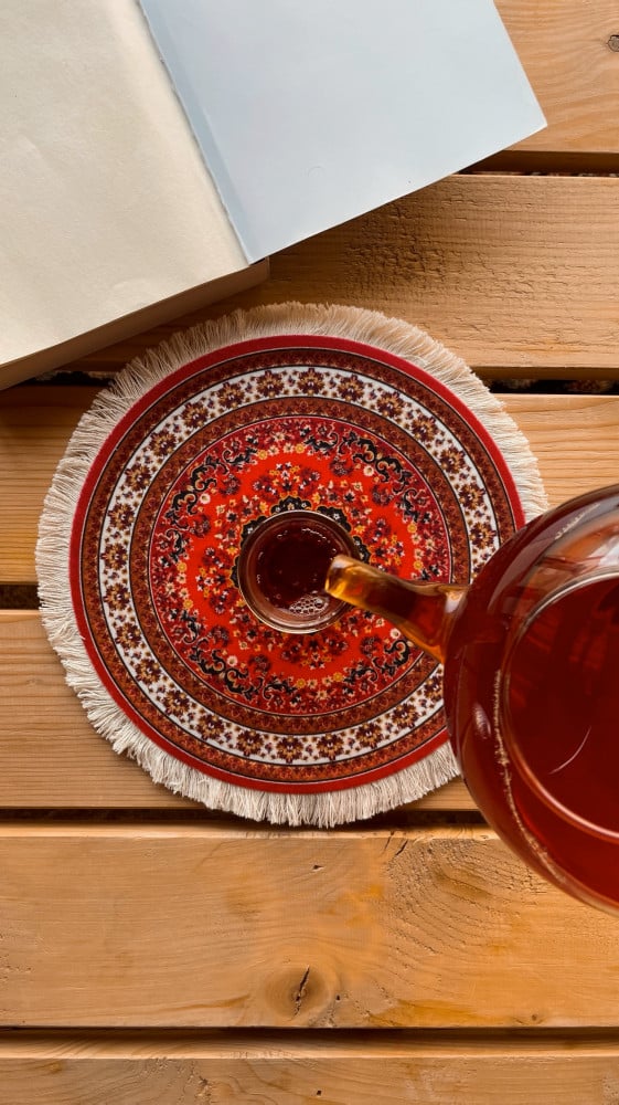 كوستر سجاد كبير احمر مزخرف .
