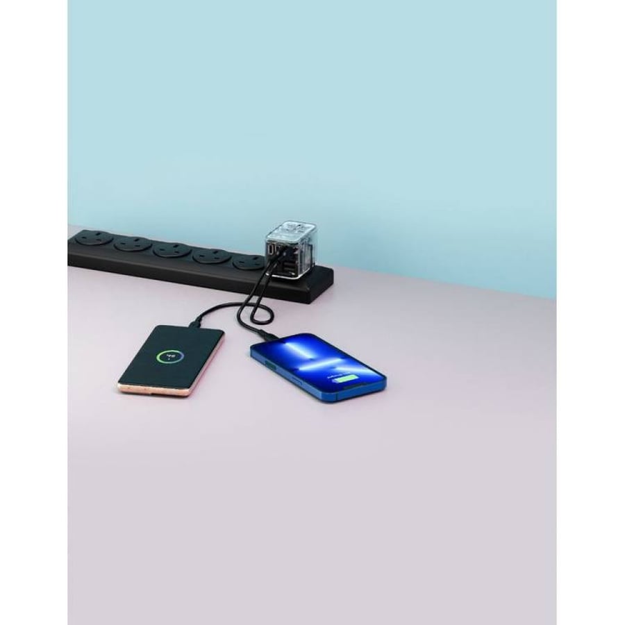 محول سفر عالمي متعدد المنافذ بقوة 65 وات PD مع مخرج USB-C ثلاثي باورولوجي