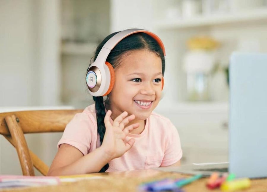 Children's Bluetooth headset from Borudo Sound Tech with 200 mAh battery capacity, 3.5 mm Aux cable connection, LED lights, Type C charging, extended playtime, automatic shut-off