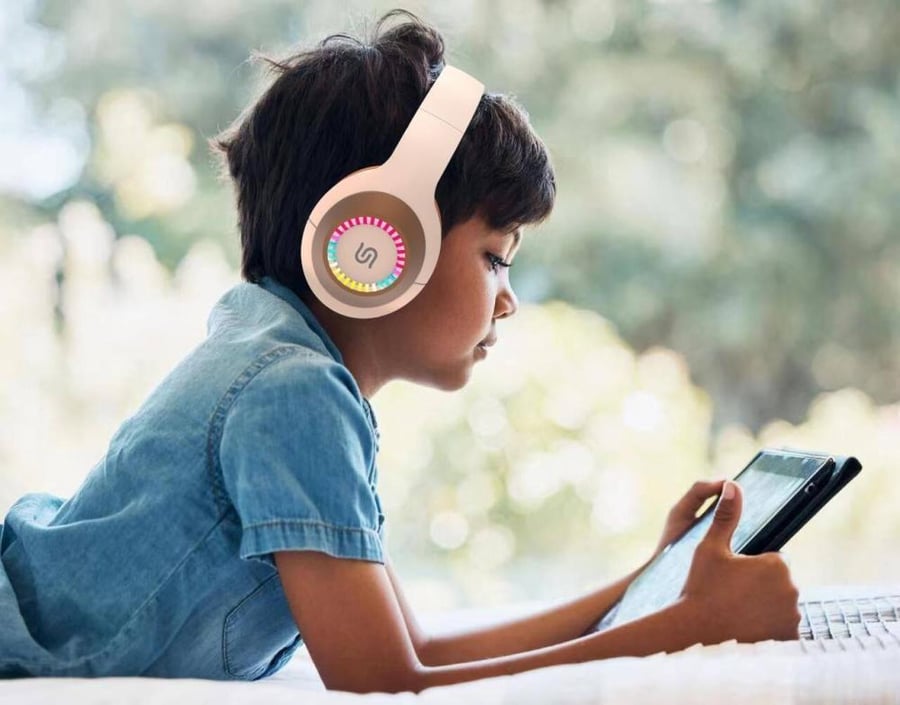 Children's Bluetooth headset from Borudo Sound Tech with 200 mAh battery capacity, 3.5 mm Aux cable connection, LED lights, Type C charging, extended playtime, automatic shut-off
