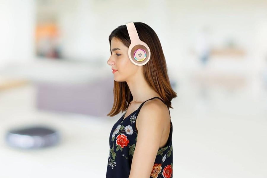 Children's Bluetooth headset from Borudo Sound Tech with 200 mAh battery capacity, 3.5 mm Aux cable connection, LED lights, Type C charging, extended playtime, automatic shut-off