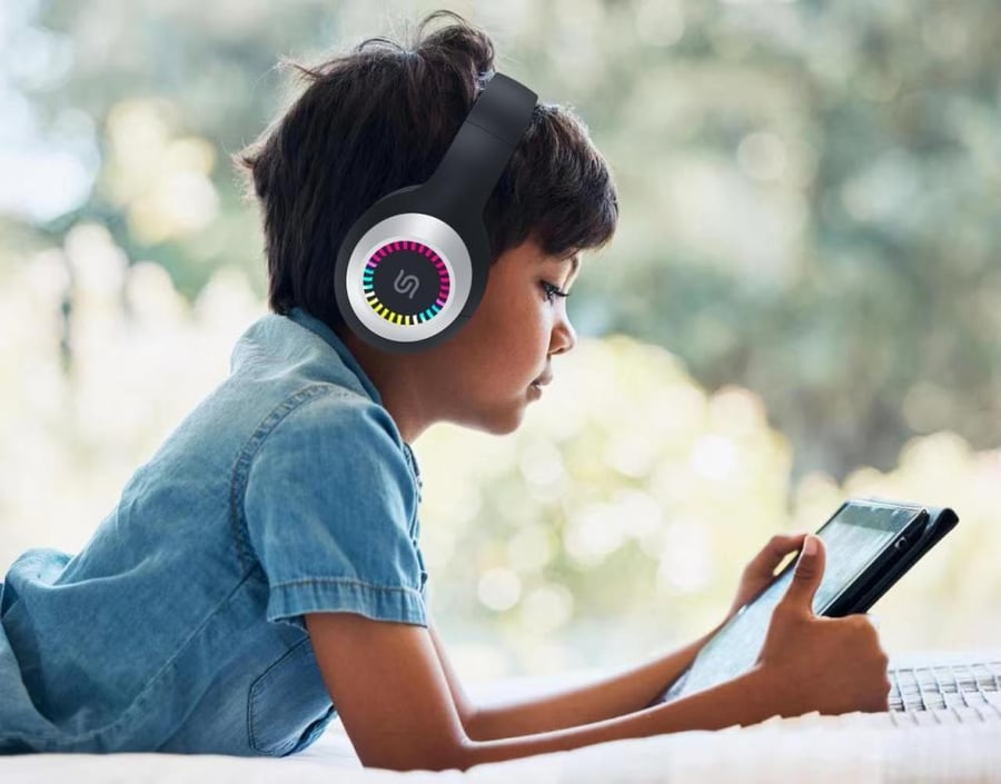Children's Bluetooth headset from Borudo Sound Tech with 200 mAh battery capacity, 3.5 mm Aux cable connection, LED lights, Type C charging, extended playtime, automatic shut-off
