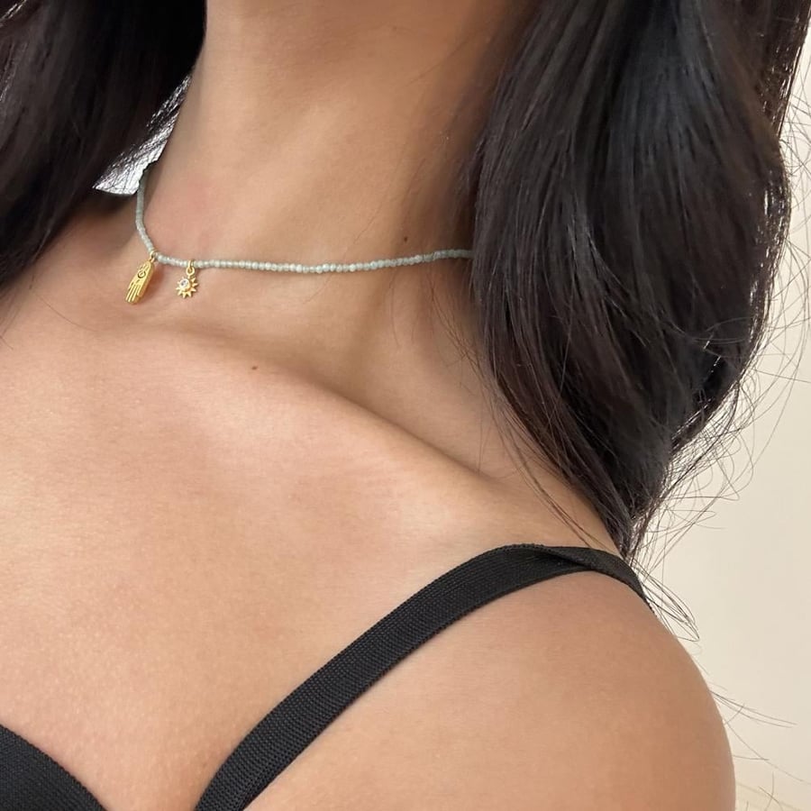 سلسال كف فاطمة مطلي بالذهب من حجر الأمازونايت السماوي