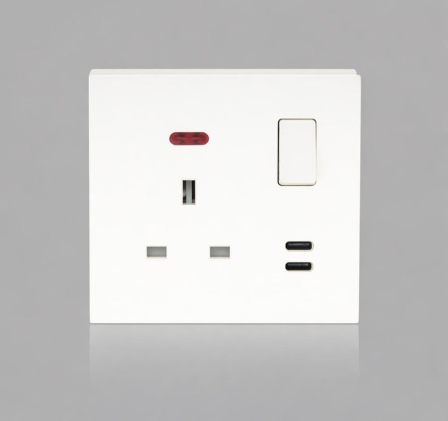 HYLUMEN-SU7407UC-13A+2 TYPE Cفيش بمفتاح Type-C ×2 مع لمبة