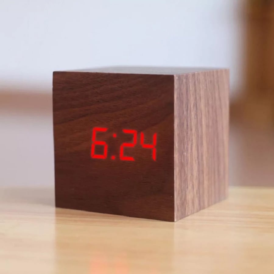 Digital watch with wind speed measurement