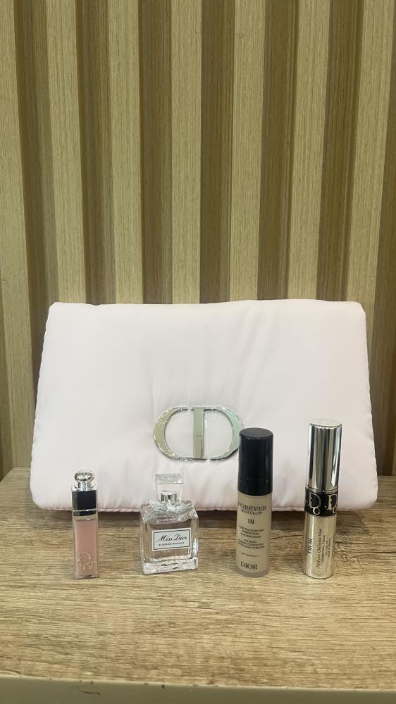 Makeup bag Dior + sample perfume MISS DIOR + makeup samples