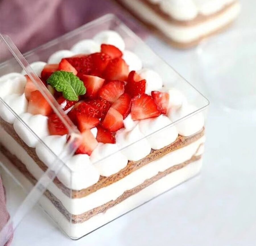 علب بلاستيك (مربع) A1 6.5cm