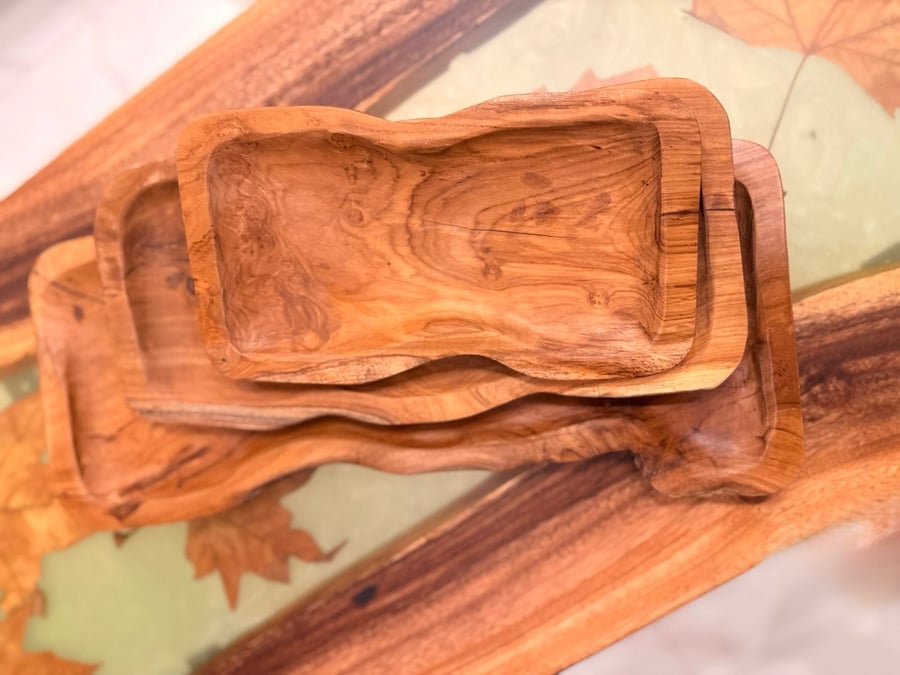 Serving tray set consisting of 3 pieces made of teak wood length 48 - 38 - 28 cm width 16 cm