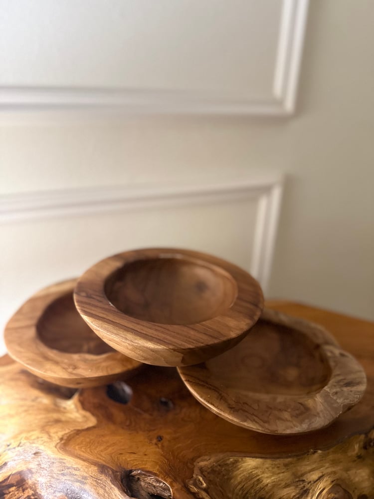 Serving plates made of teak wood, 20 cm diameter (plate price)
