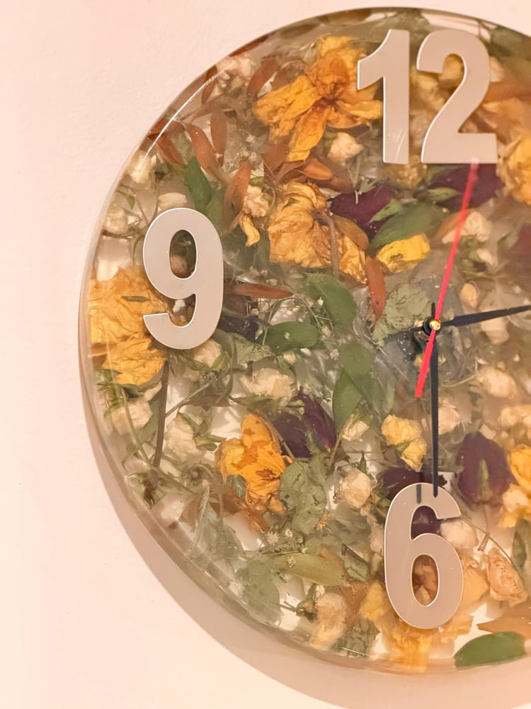 A clock made of natural dried flowers, diameter 35 cm