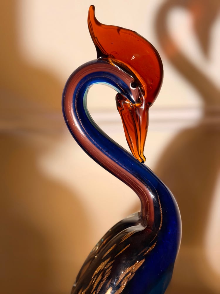 Murano Glass  تحفة فنية من الزجاج المورانوي الإيطالي، مصنوعة يدويًا بتفاصيل وألوان شفافة ساحرة.   الإرتفاع ٤٠ سم