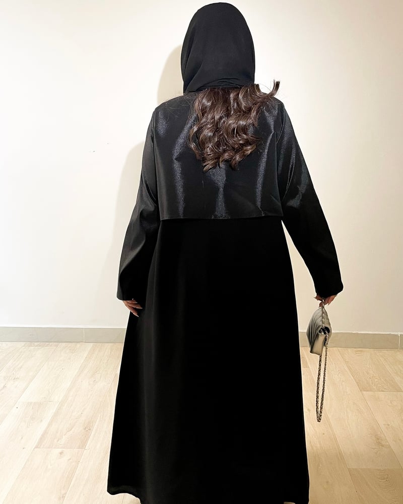 عباية زاهية