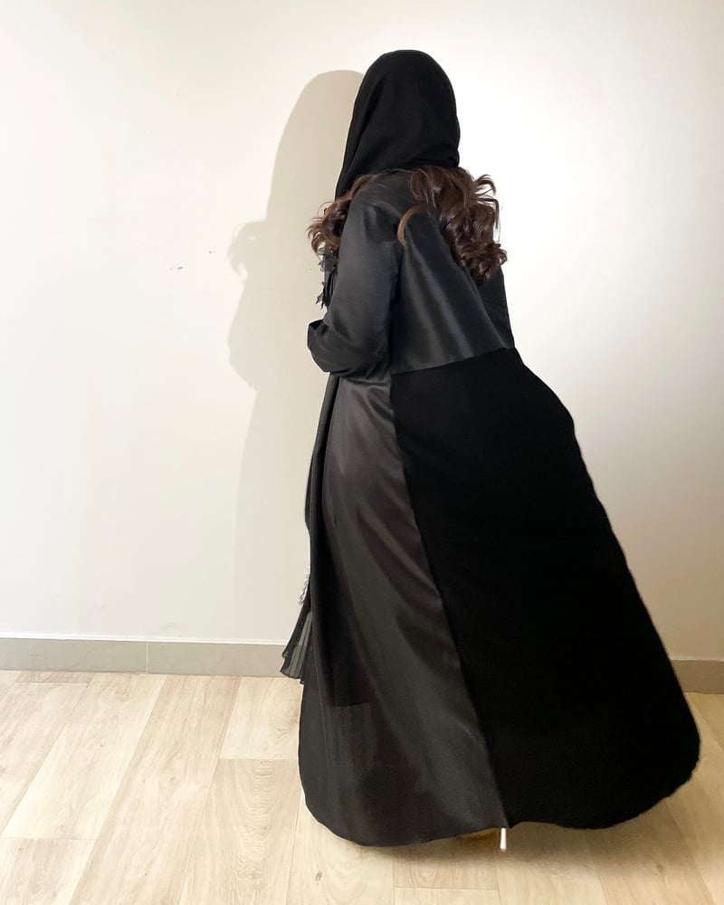 عباية زاهية