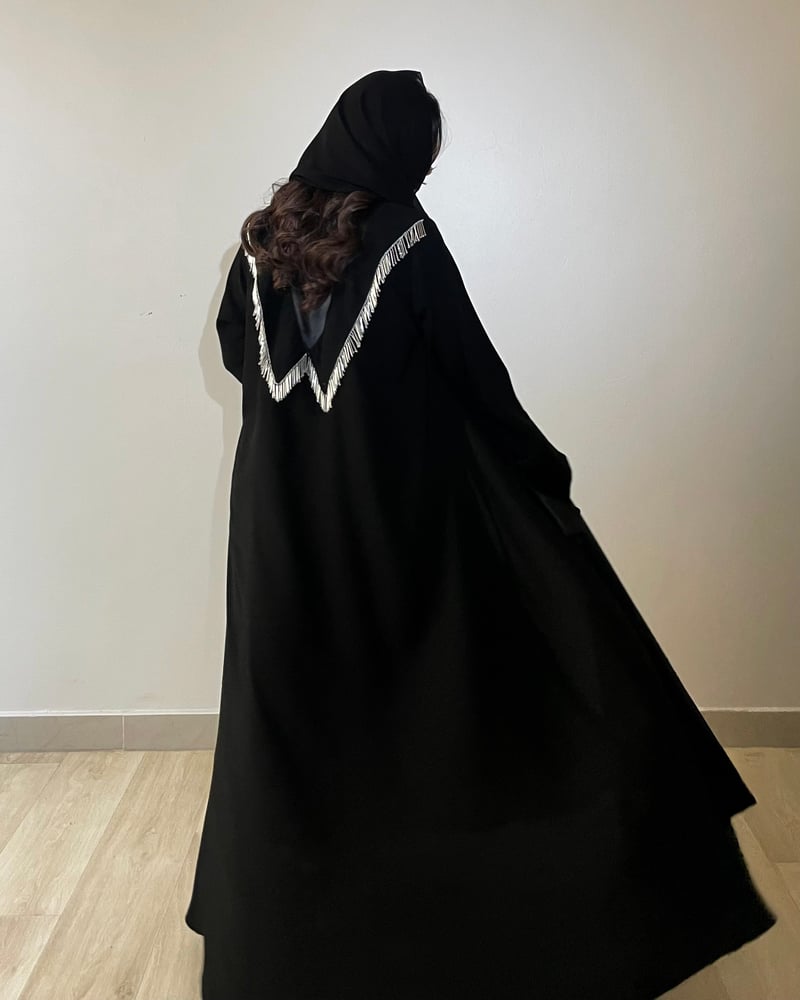 عباية سُدلة