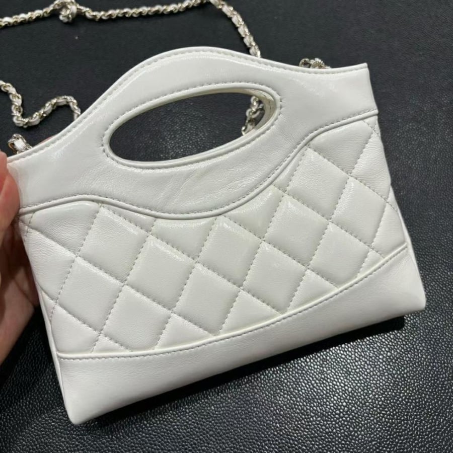 Chanel 20cm size