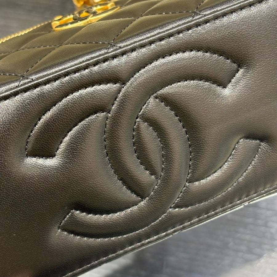 Chanel size 17cm
