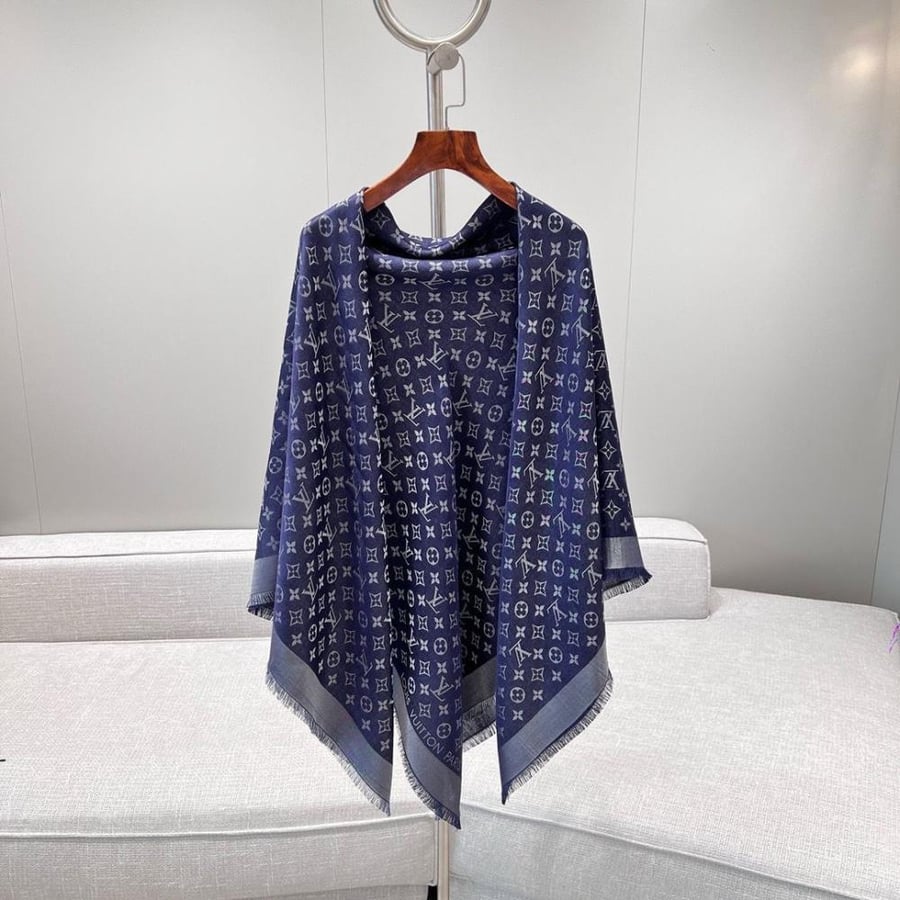 Louis Vuitton scarf 140x140cm