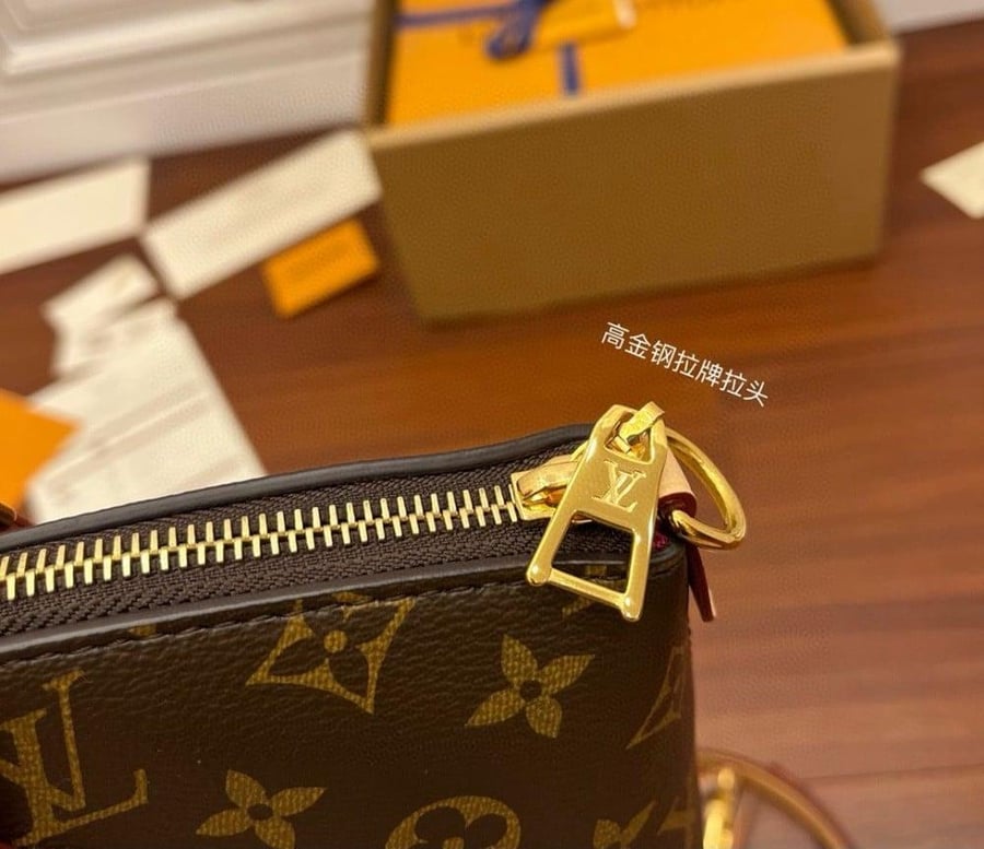Louis Vuitton BOÉTIE MM 31.5cm
