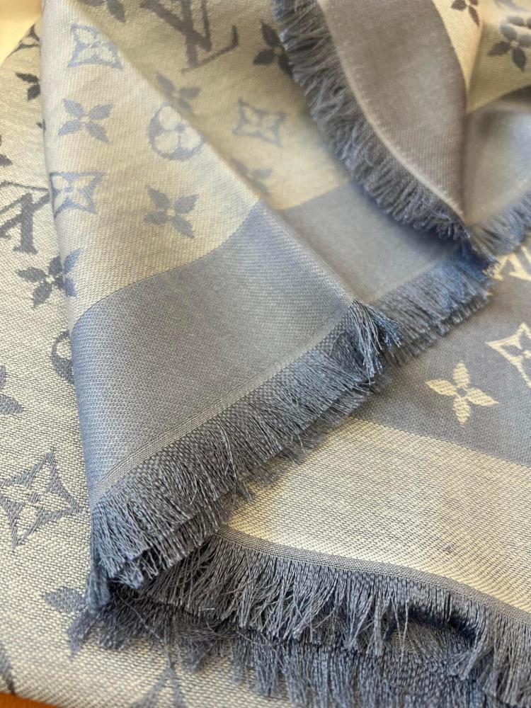 Louis Vuitton scarf 142x142cm