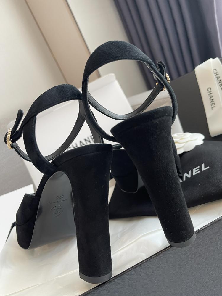 Hills Chanel height 9.5cm