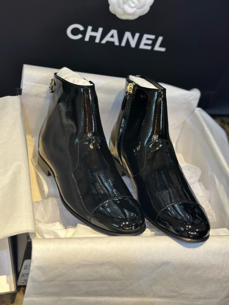 Chanel boot