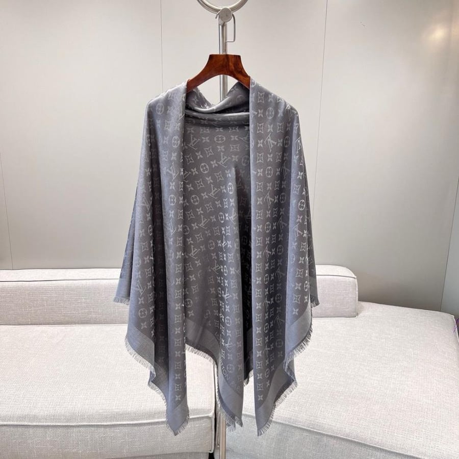 Louis Vuitton scarf 140x140cm
