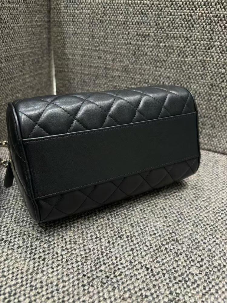 Chanel size 18cm