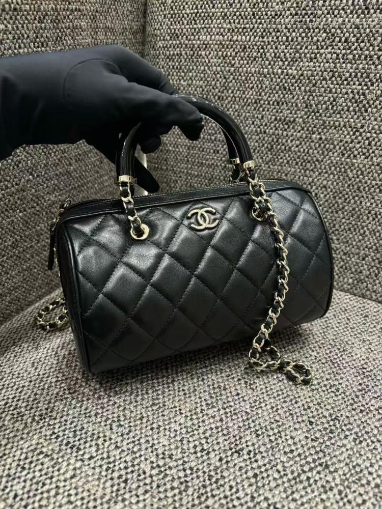 Chanel size 18cm