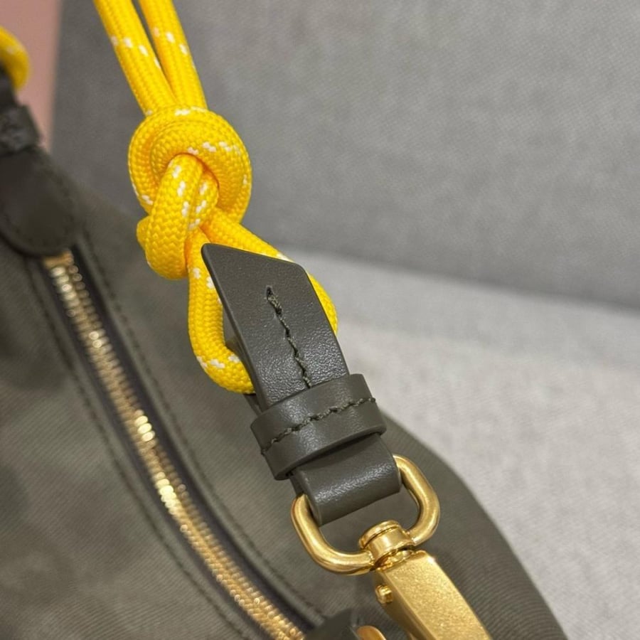 Miu Miu bag size 18.5cm