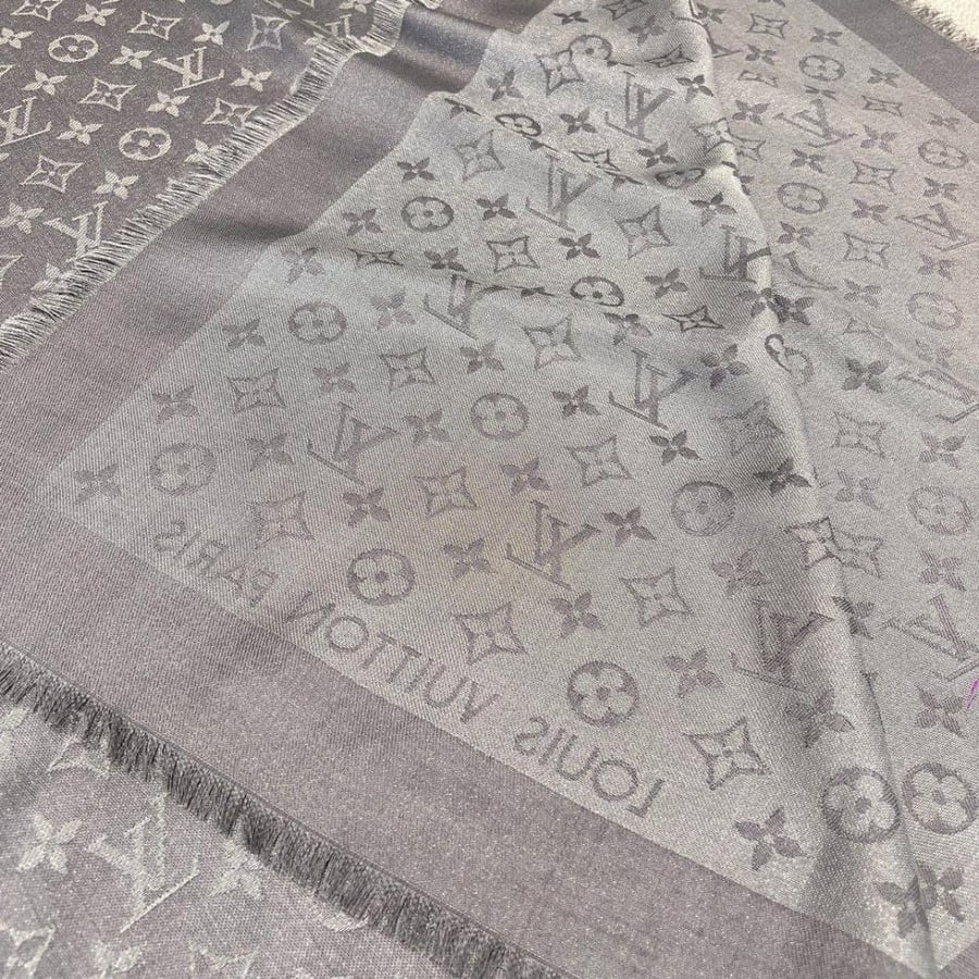 Louis Vuitton scarf 140x140cm