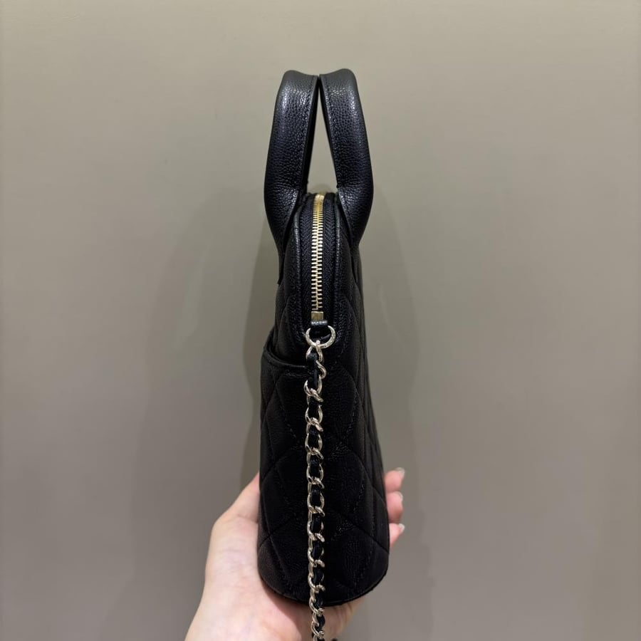 Chanel size 17cm